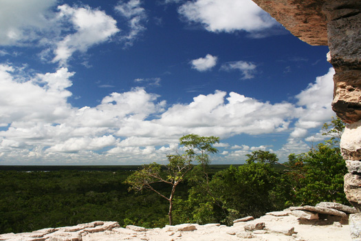 View from the Nohoch Mul pyramid over the jungle towards Lago Macanxoc