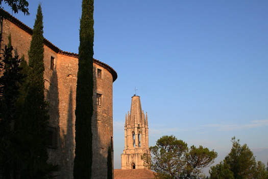 Romanesque and Gothic splendure of Esglsia de Sant Feliu