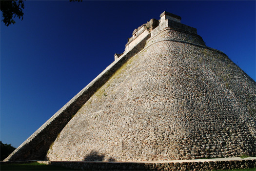 The 39m high temple of Casa del Adivino, the Magician's House