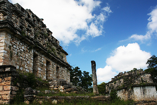 Building 40 (l.) and 39 (r.) at the Gran Acrópolis, Yaxchilán